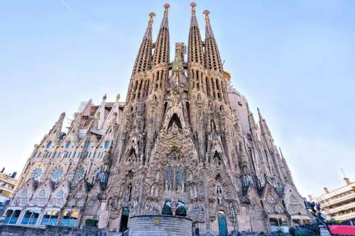 Travel Guide to Barcelona, Spain