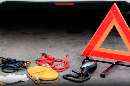Key Things To Keep In Your Rental Car For Emergency Situations